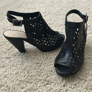 Black healed never worn women’s shoes